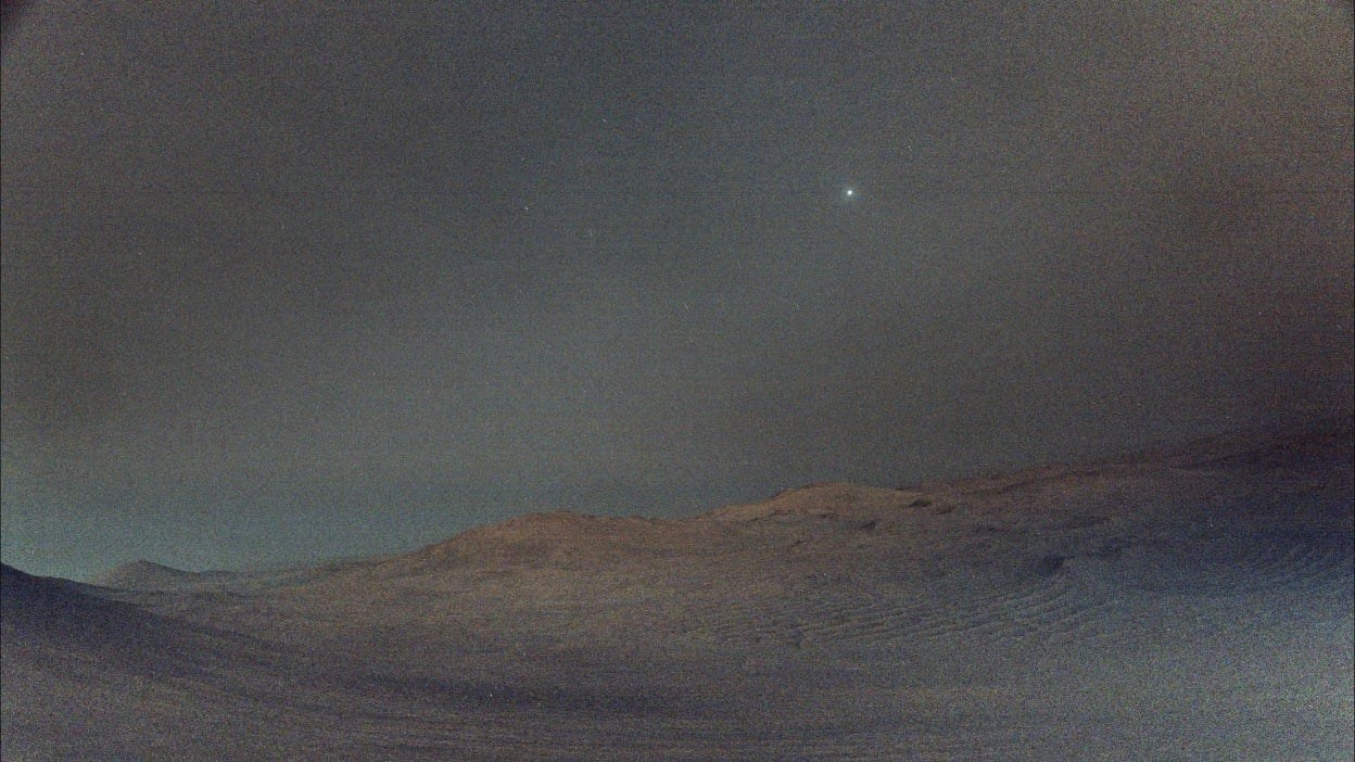Mars yüzeyinden büyüleyici kare: Kızıl Gezegen’in uydusu Deimos