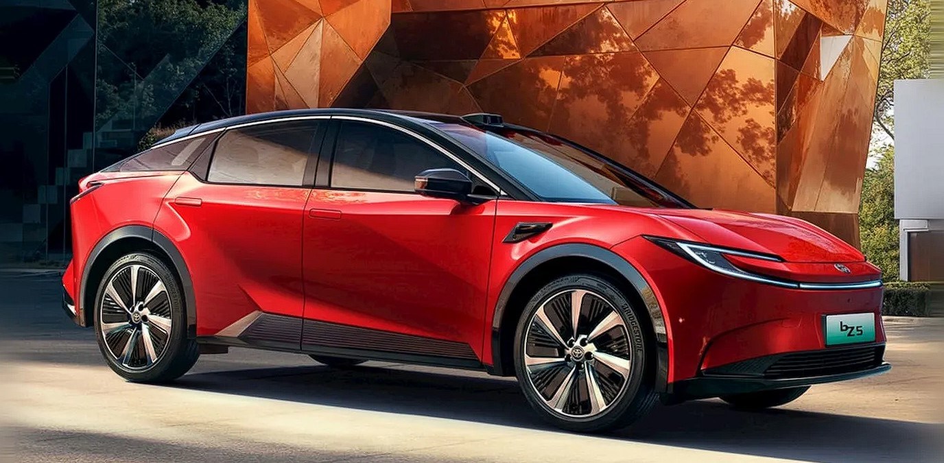 Yeni Toyota bZ5, BYD teknolojisiyle Çin'de satışa sunuluyor
