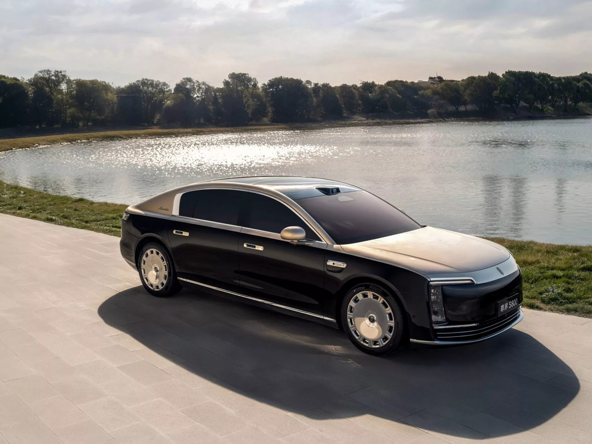 Mercedes-Maybach'a rakip Maextro S800'den 7 günde 3.600 sipariş