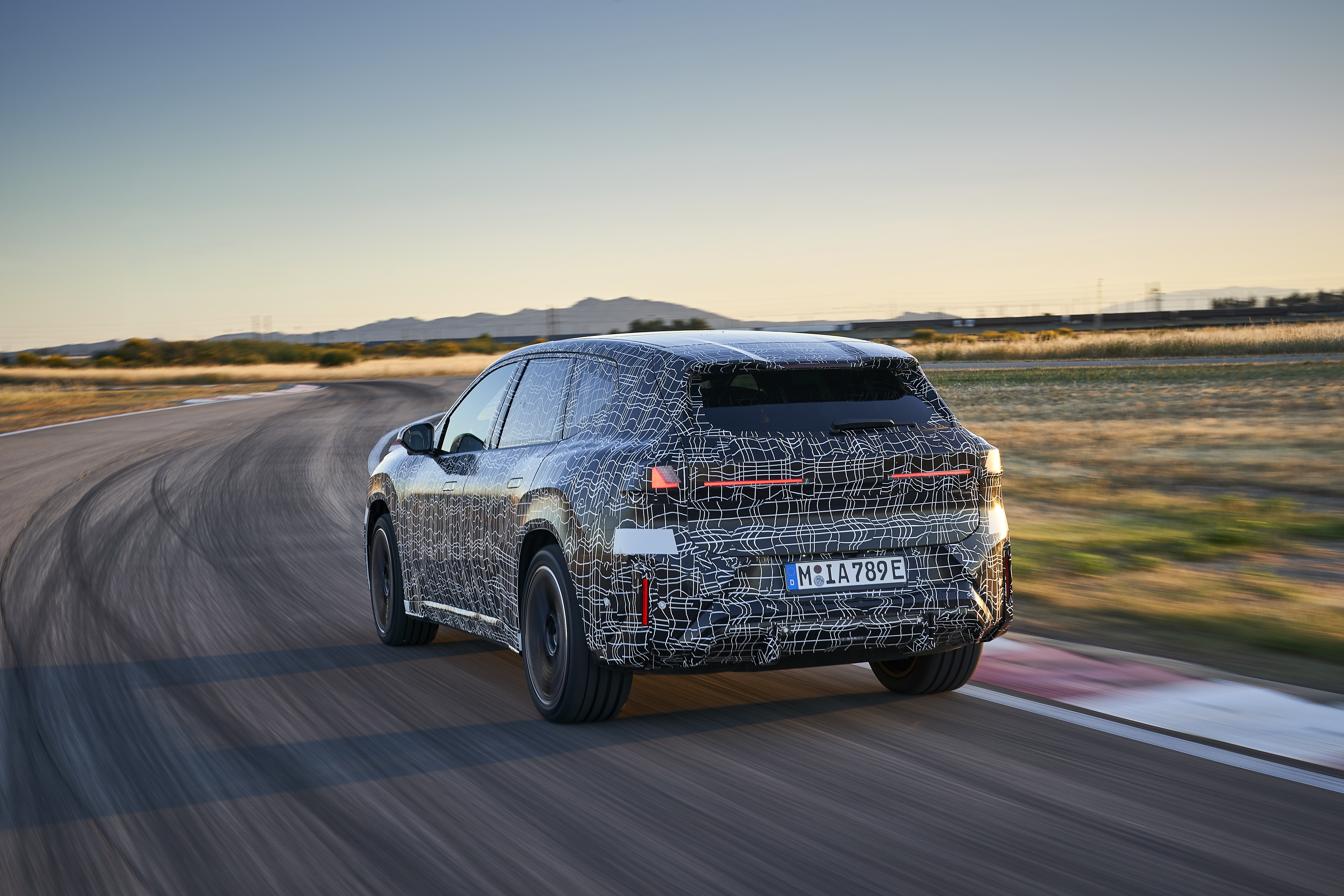 Yeni BMW iX3'e ilişkin etkileyici özellikler ortaya çıktı!