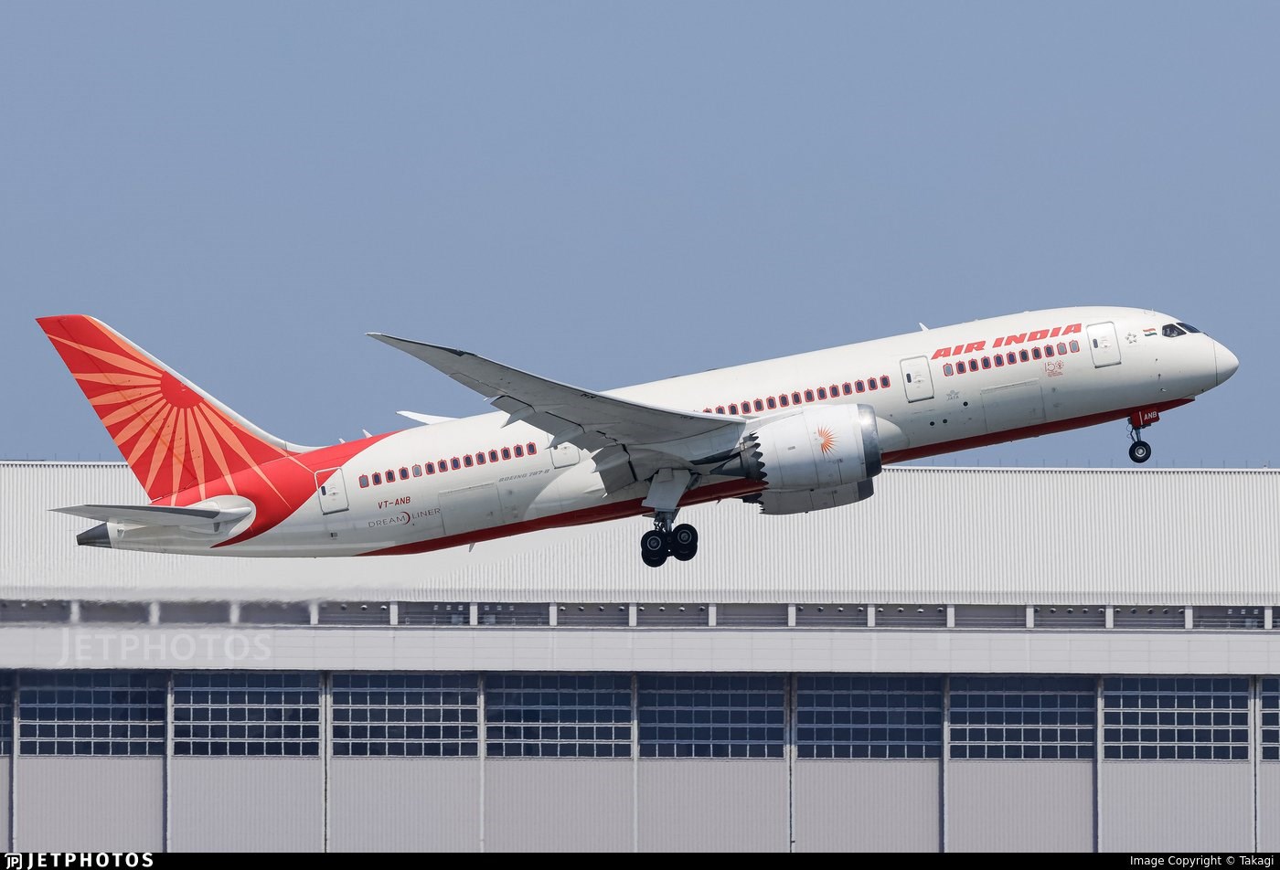 Hindistan’da Boeing 787-8 yolcu uçağı düştü: 244 yolcu taşıyordu