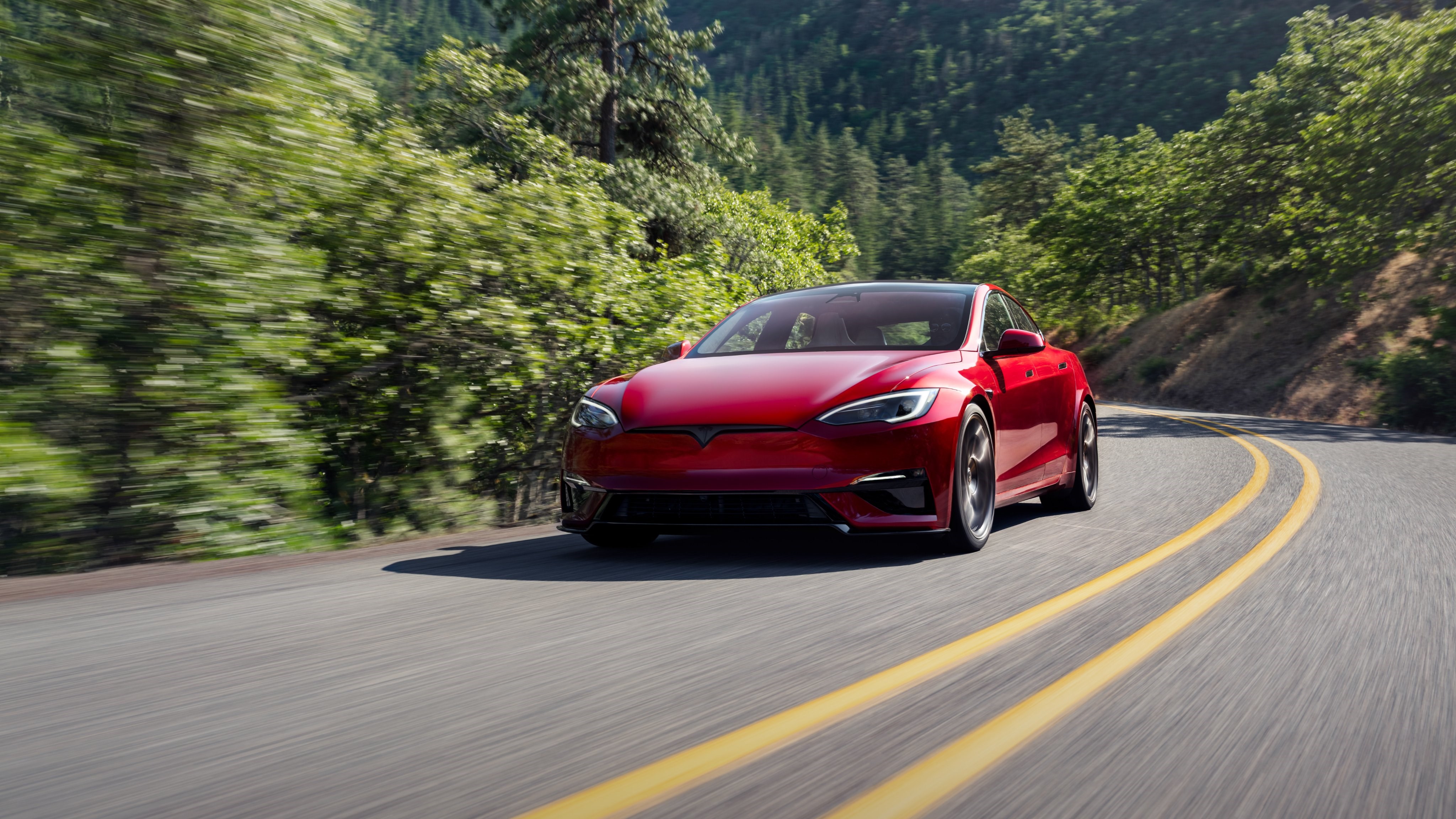 Yenilenmiş Tesla Model S ve Model X piyasaya sürüldü