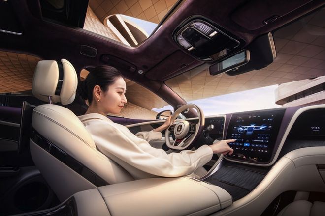 BYD, 1300 beygirlik Yangwang U7'nin teslimatlarına başladı
