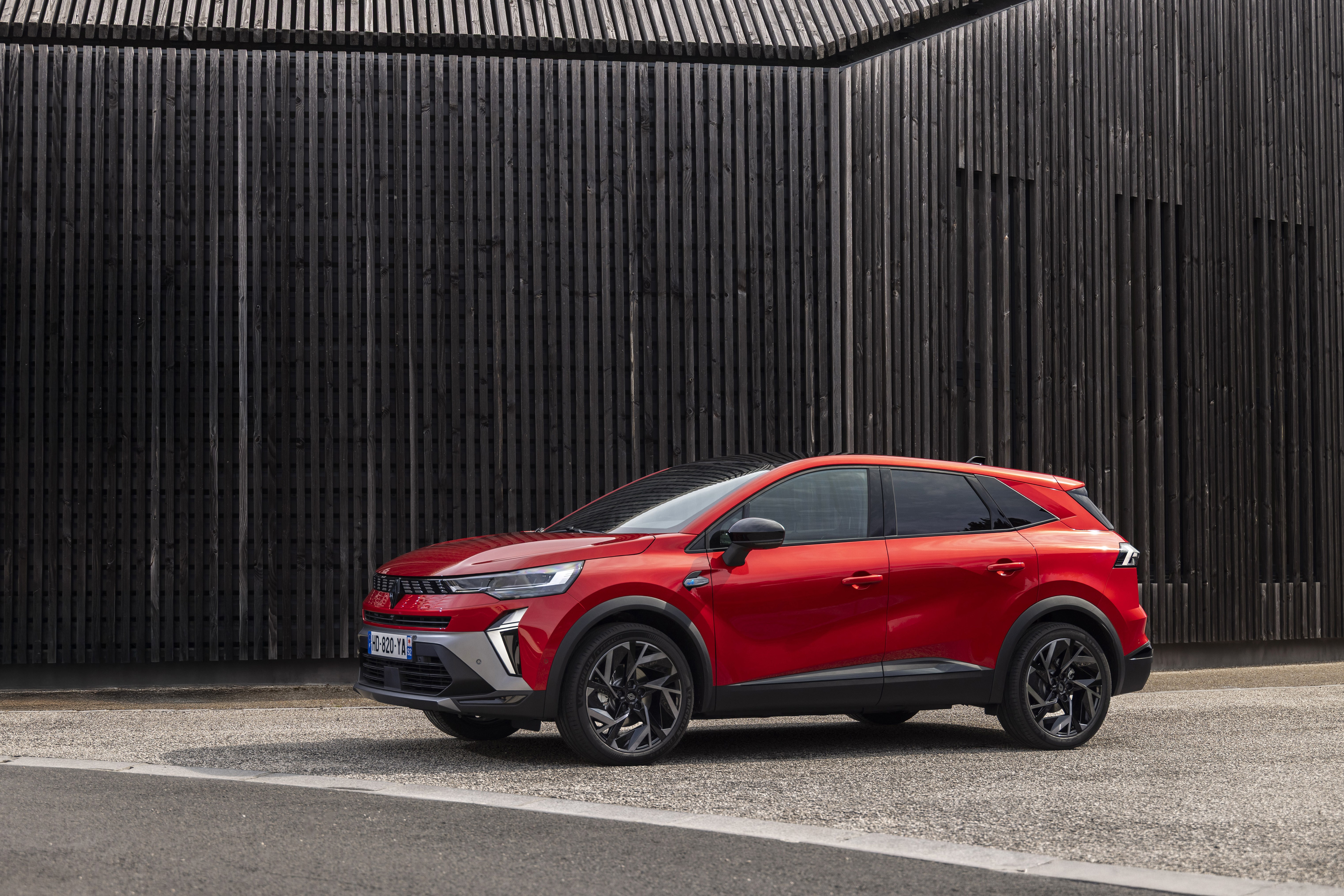 Renault Symbioz ve Espace'a yeni tam hibrit motor desteği