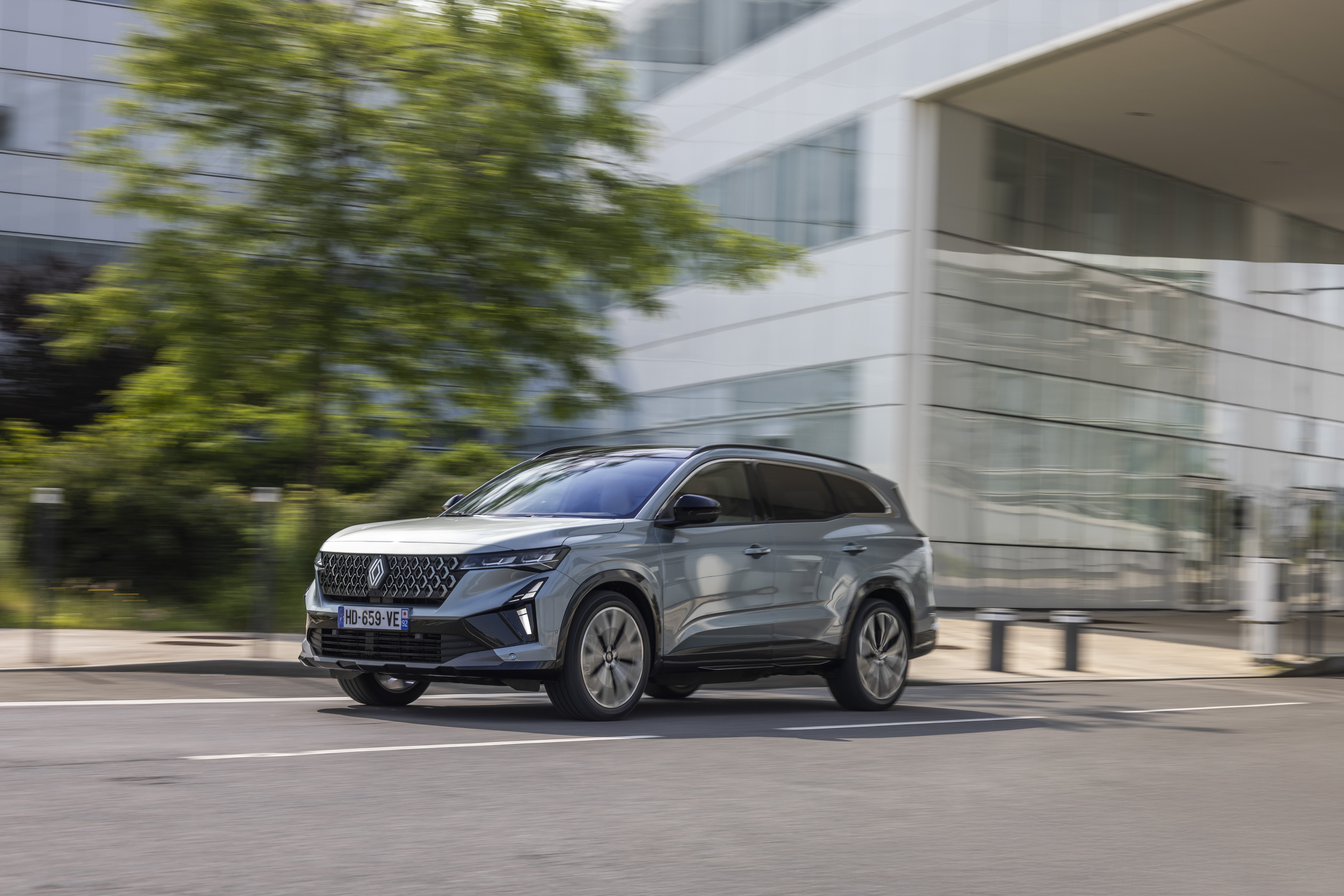 Renault Symbioz ve Espace'a yeni tam hibrit motor desteği
