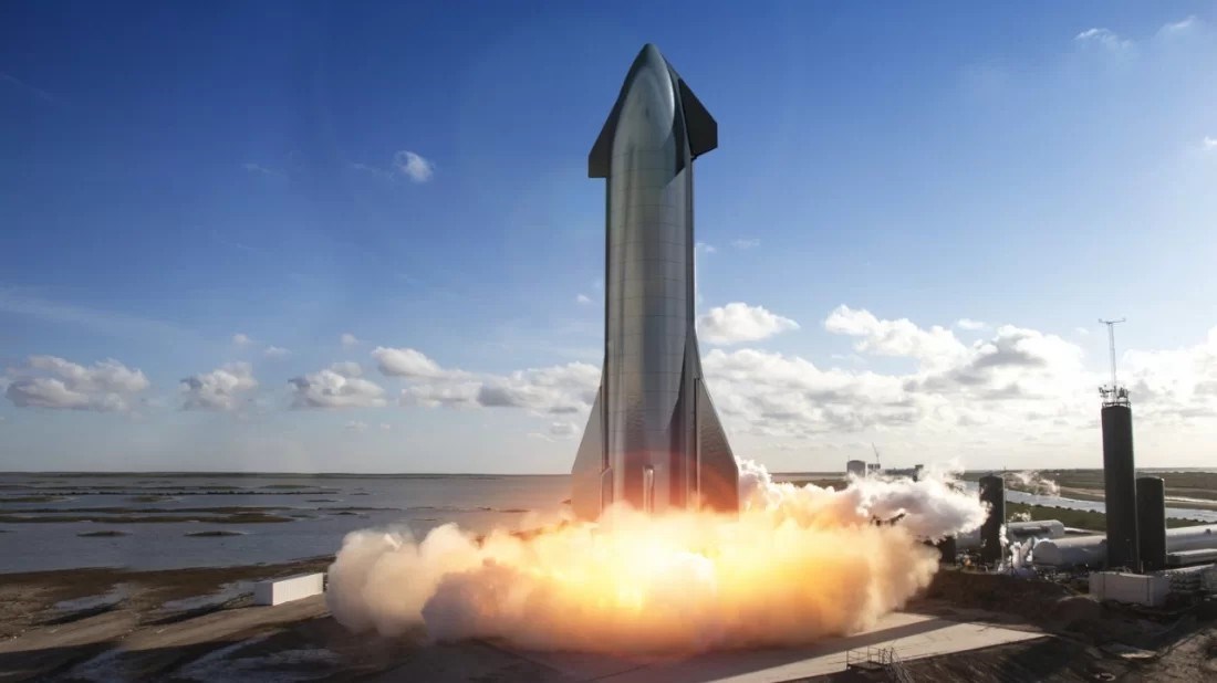 SpaceX'in Starship roketi test öncesinde patladı