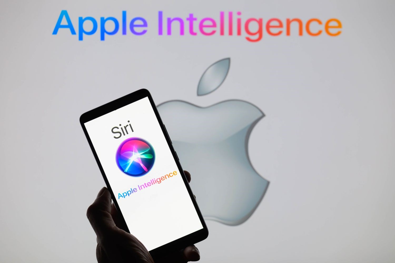 Apple hissedarları Siri'nin gecikmesi nedeniyle şirketi dava etti