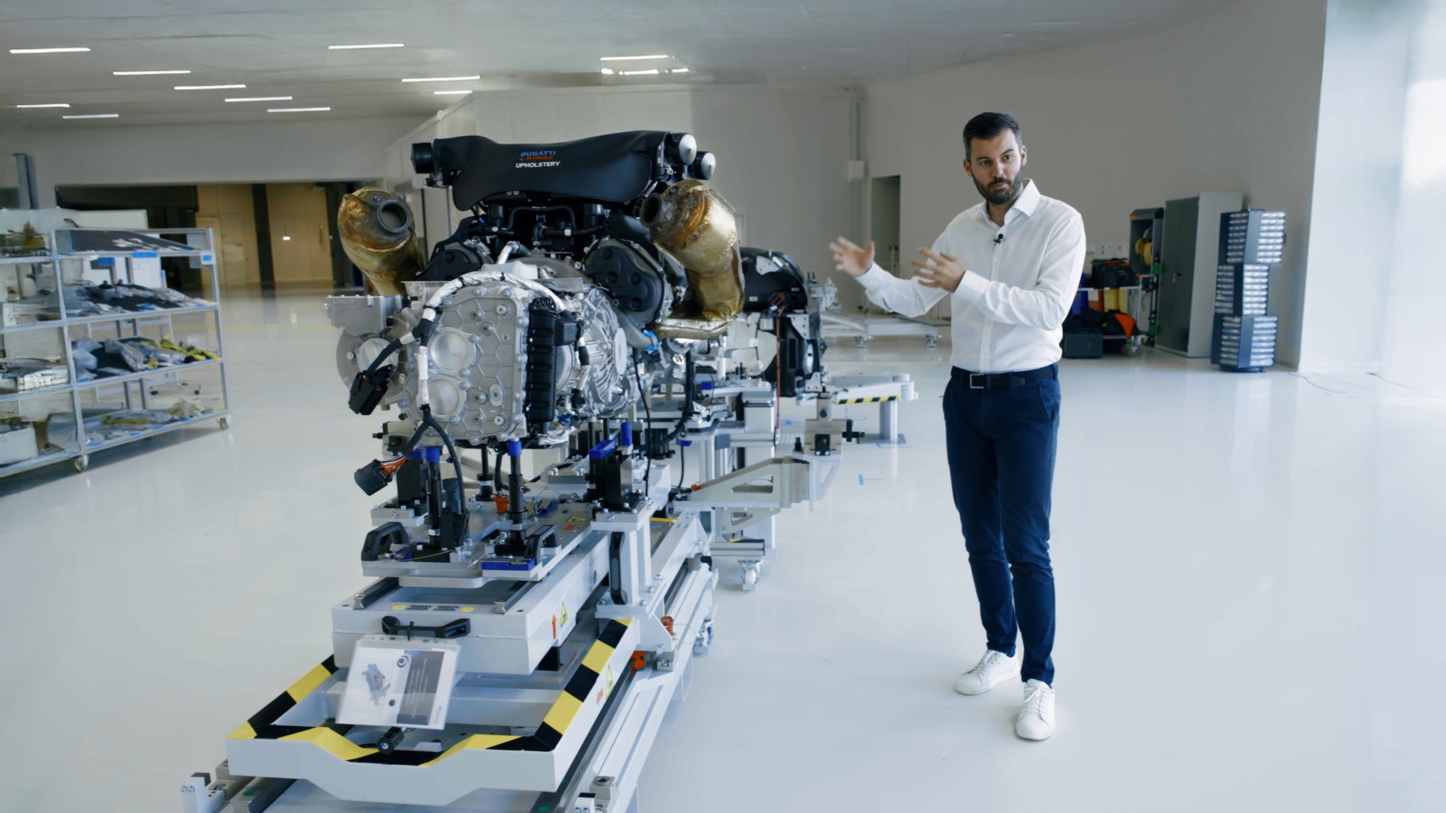 Bugatti’nin mühendislik harikası dört motorlu hibrit güç ünitesi!