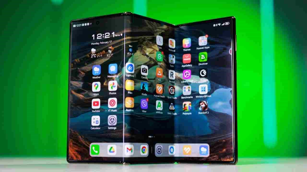 Samsung, üçe katlanan telefonunu yakında tanıtabilir