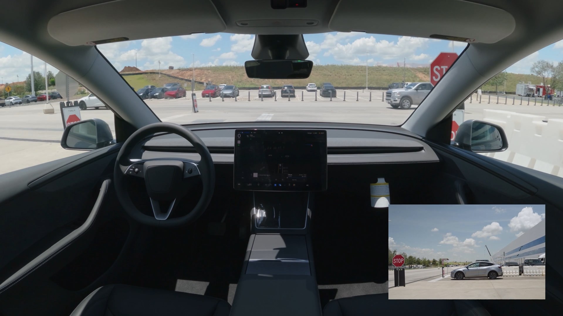 Bir Tesla aracı, fabrikadan müşteriye otonom olarak teslim edildi