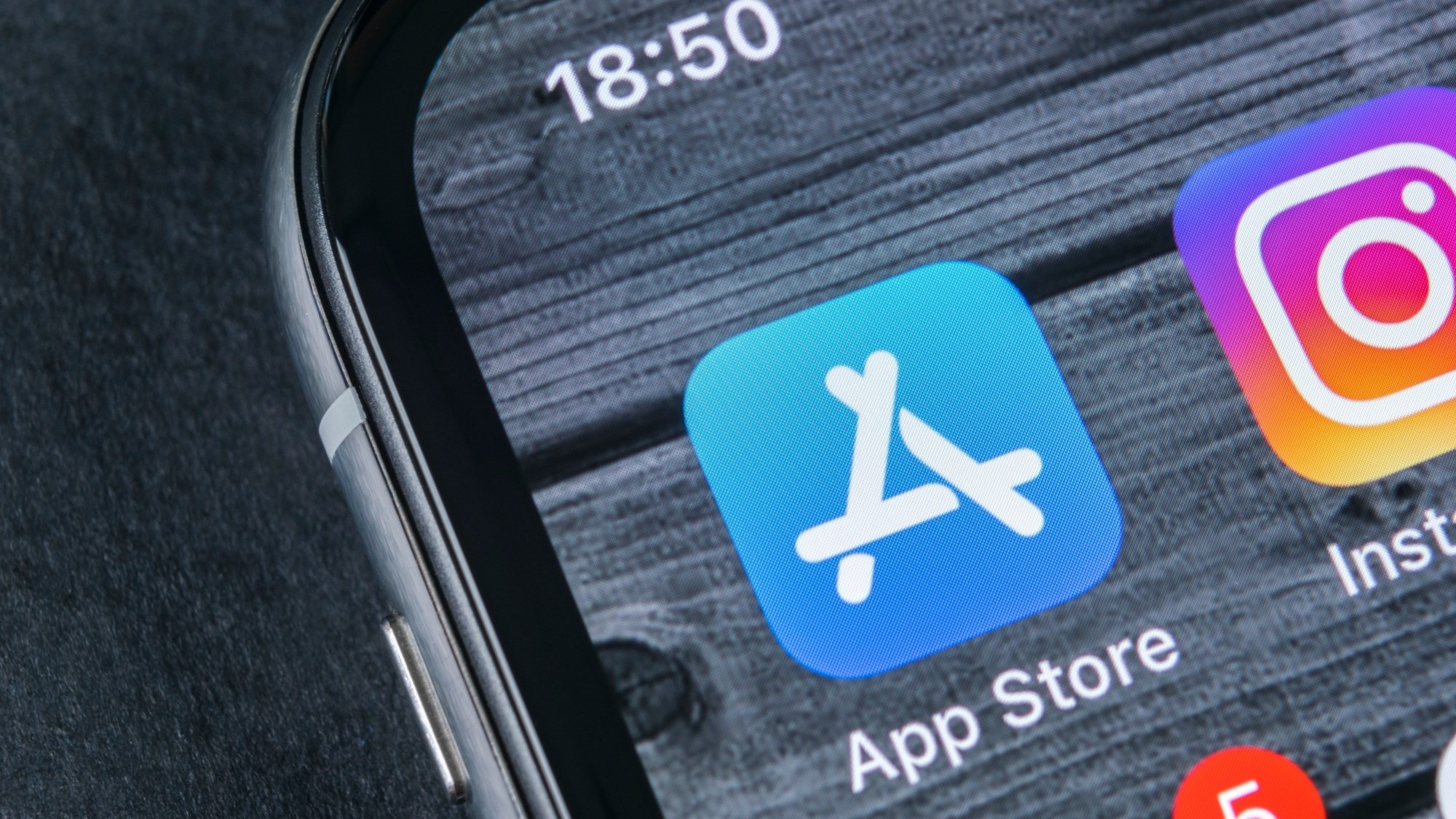 Apple, AB ile karşı karşıya: iOS 26'nın yenilikleri erteleniyor
