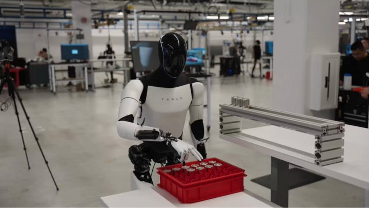Tesla'nın Optimus programı sorunlarla karşı karşıya
