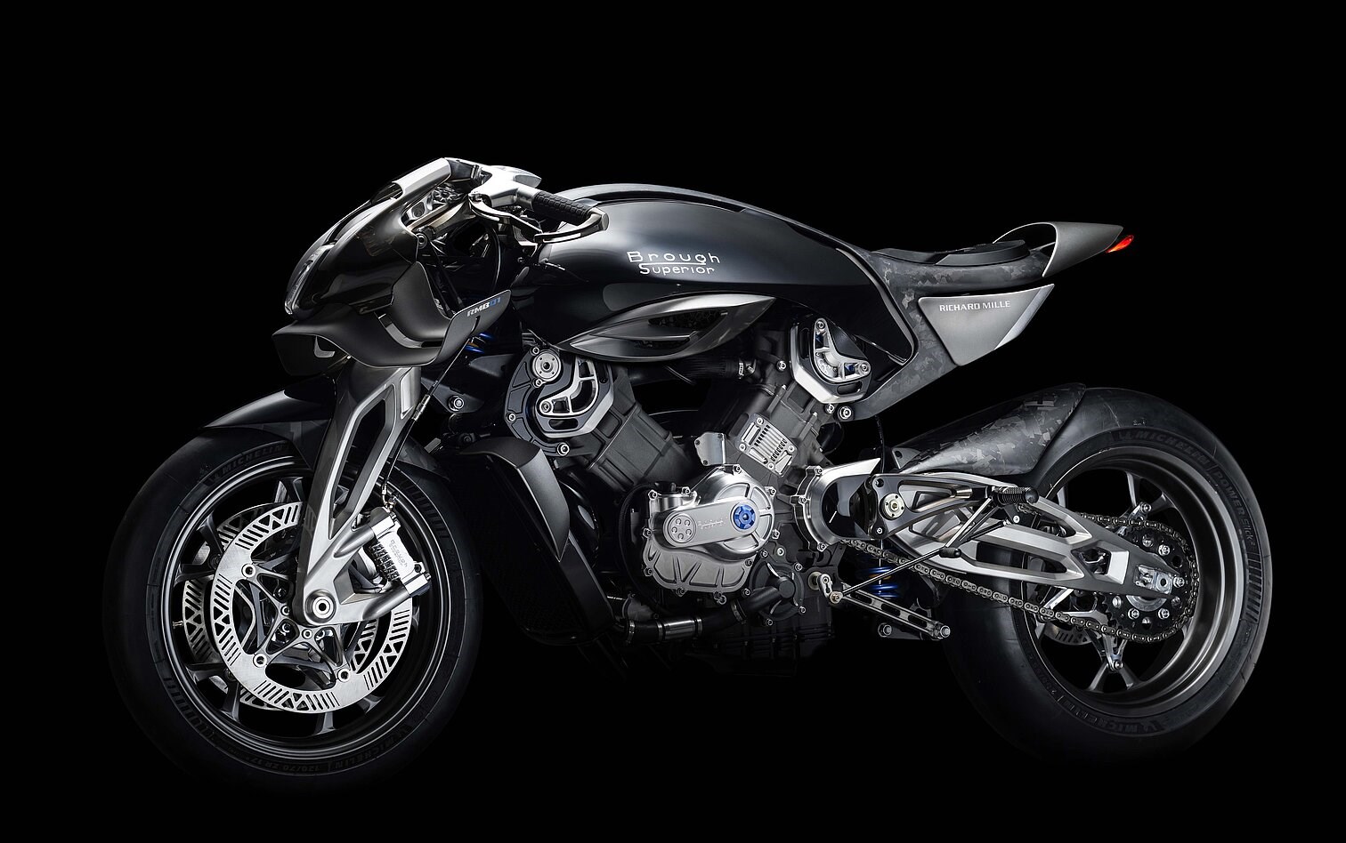 Motosiklet gibi değil, sanat eseri gibi: İşte RMB01