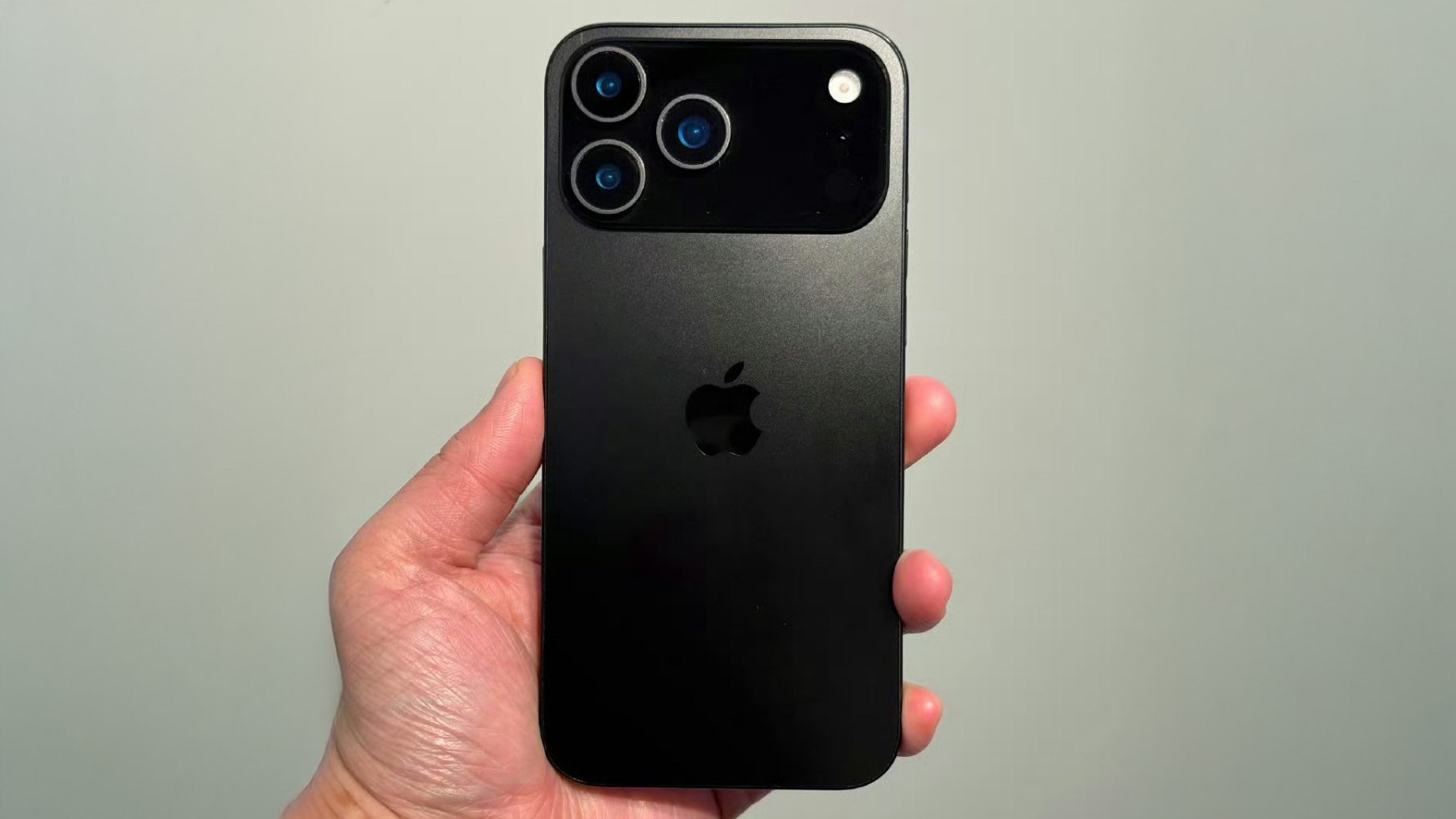 apple iphone 17 pro titanyum yerine alüminyum kasa