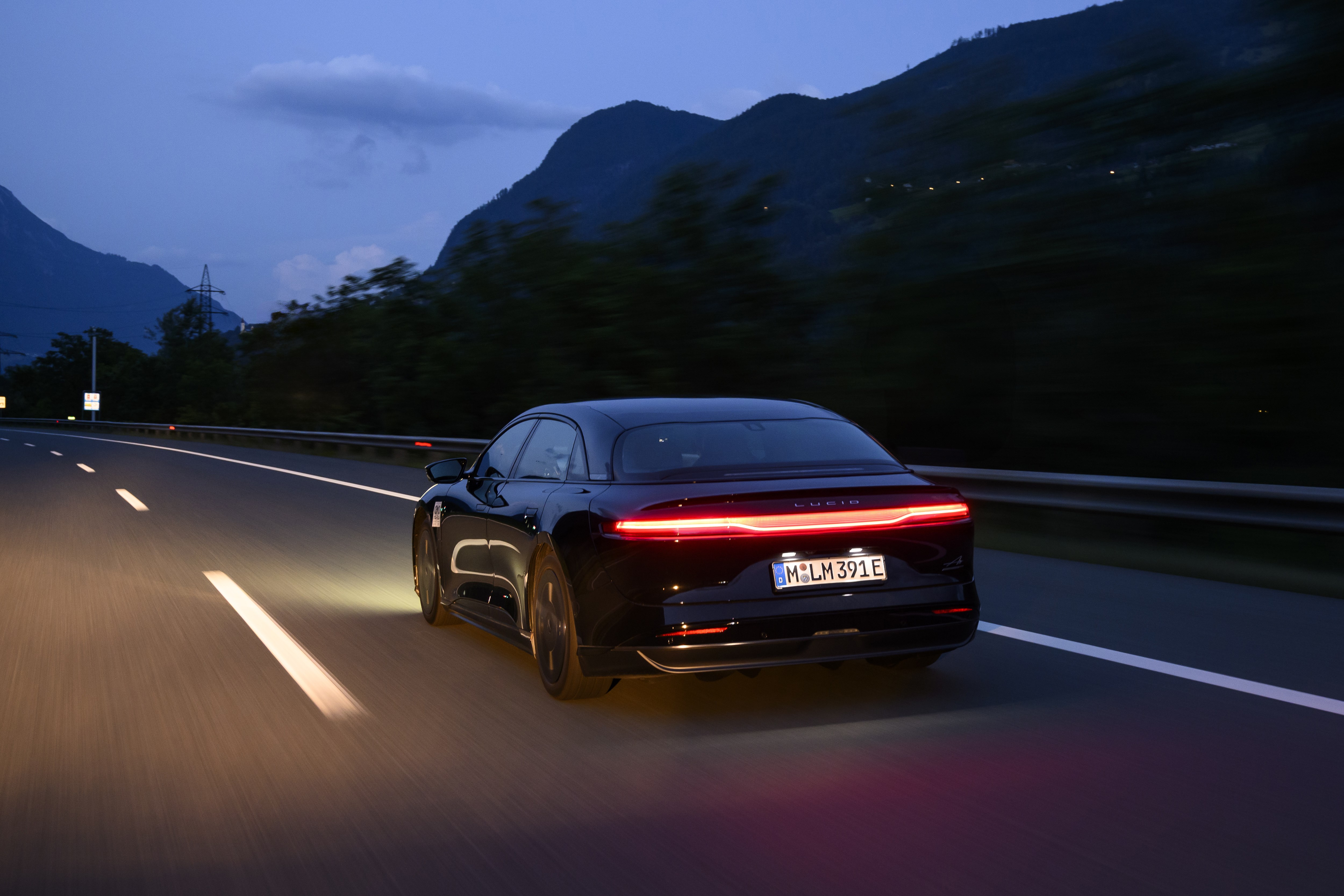 Lucid'in elektrikli sedanından dünya rekoru: Tek şarjla 1.205 km