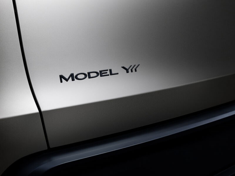 Uzun gövdeli Tesla Model Y L ortaya çıktı: Çin'de satılacak