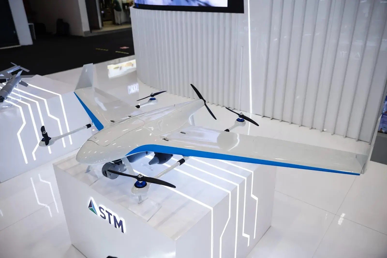 Dikey iniş kalkış yapabilen STM VTOL tanıtıldı
