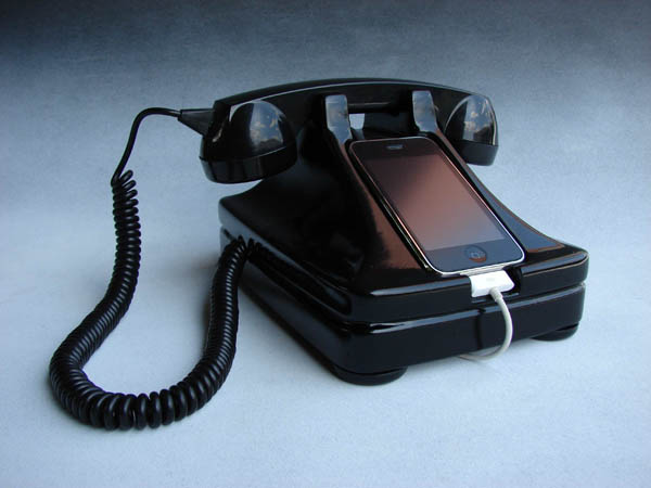 iRetrofone Rotary iPhone Dock ile iPhone'u çevirmeli telefon olarak kullanın
