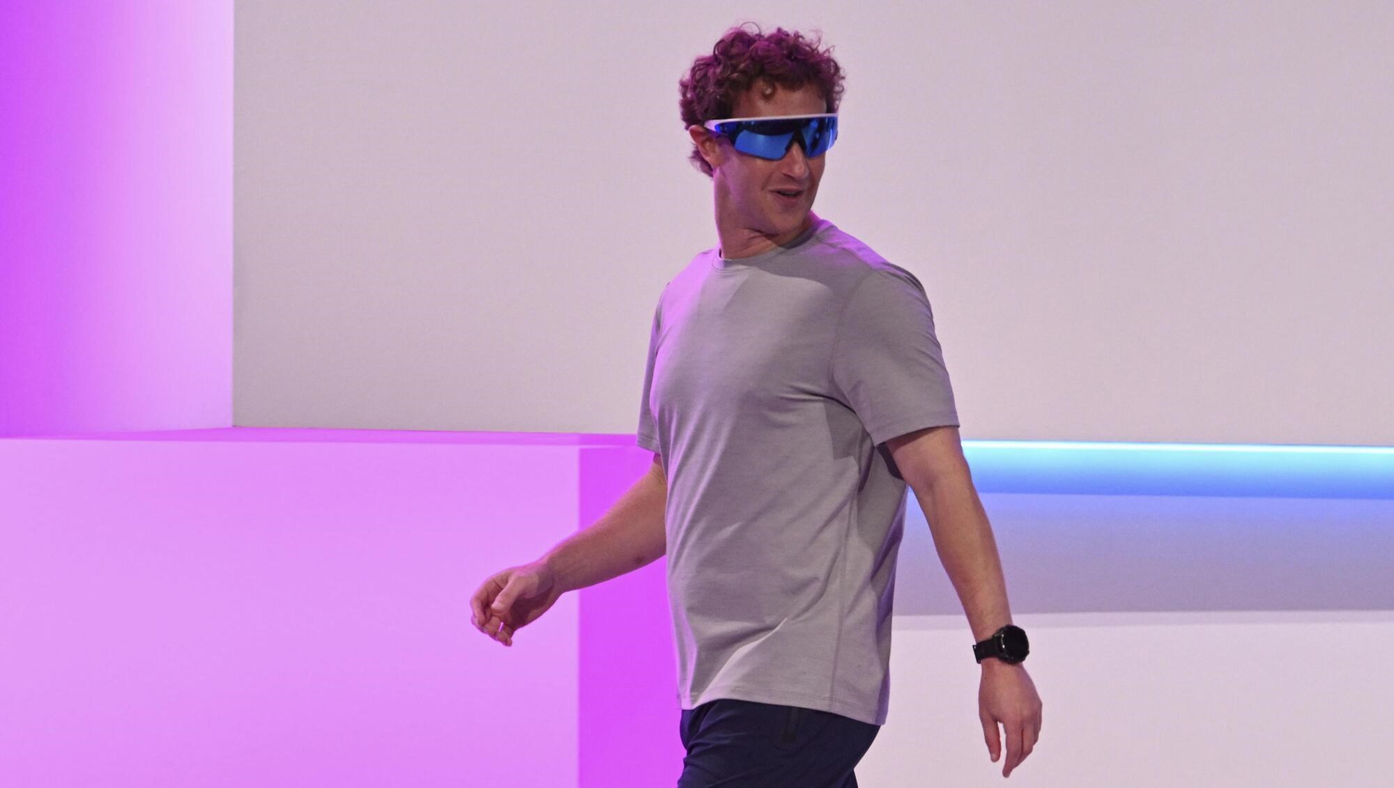 Mark Zuckerberg, akıllı telefonu tarihe gömmeyi hedefliyor