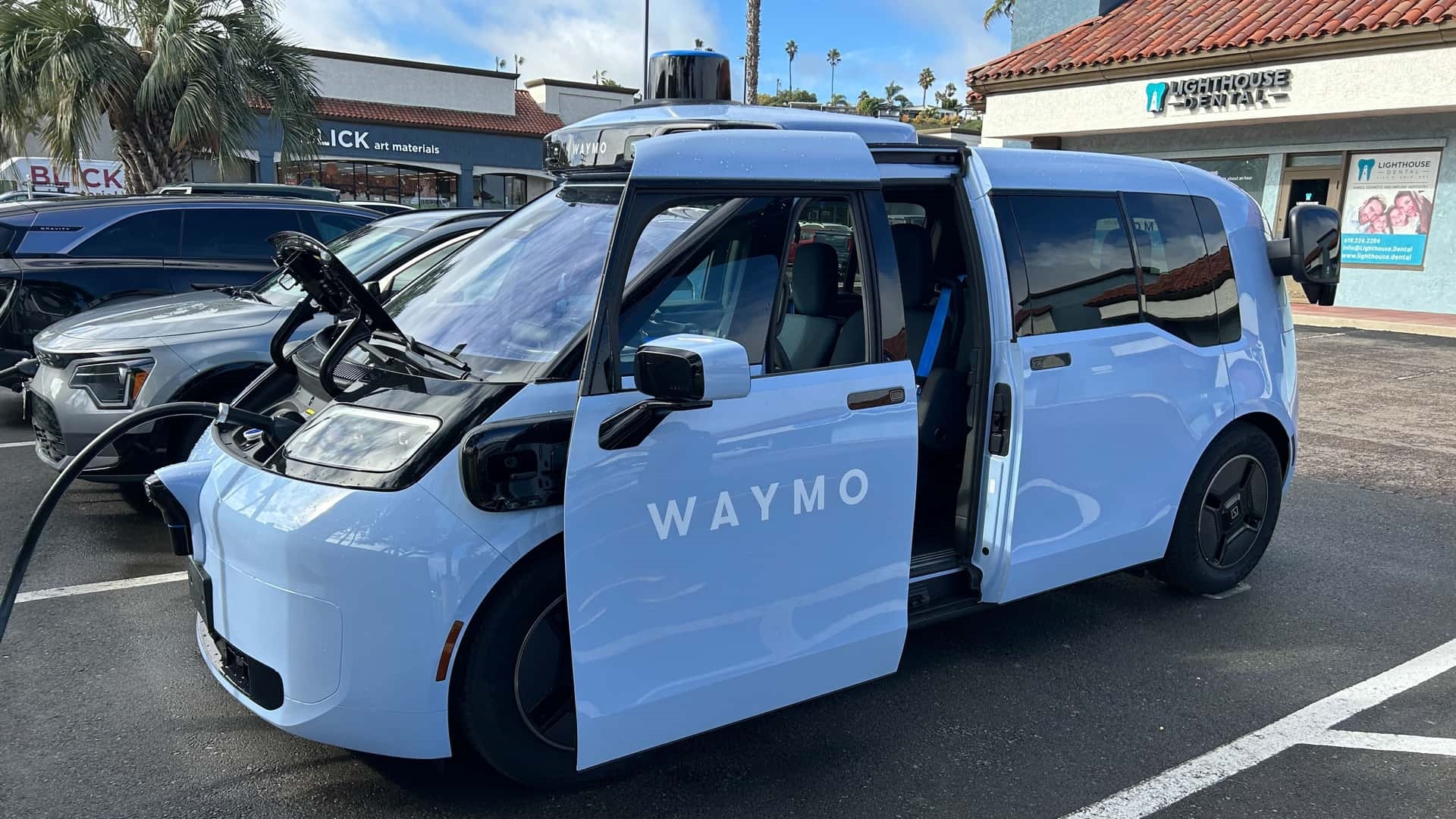 Waymo, Zeekr ile yeni otonom robotaksi geliştirdi