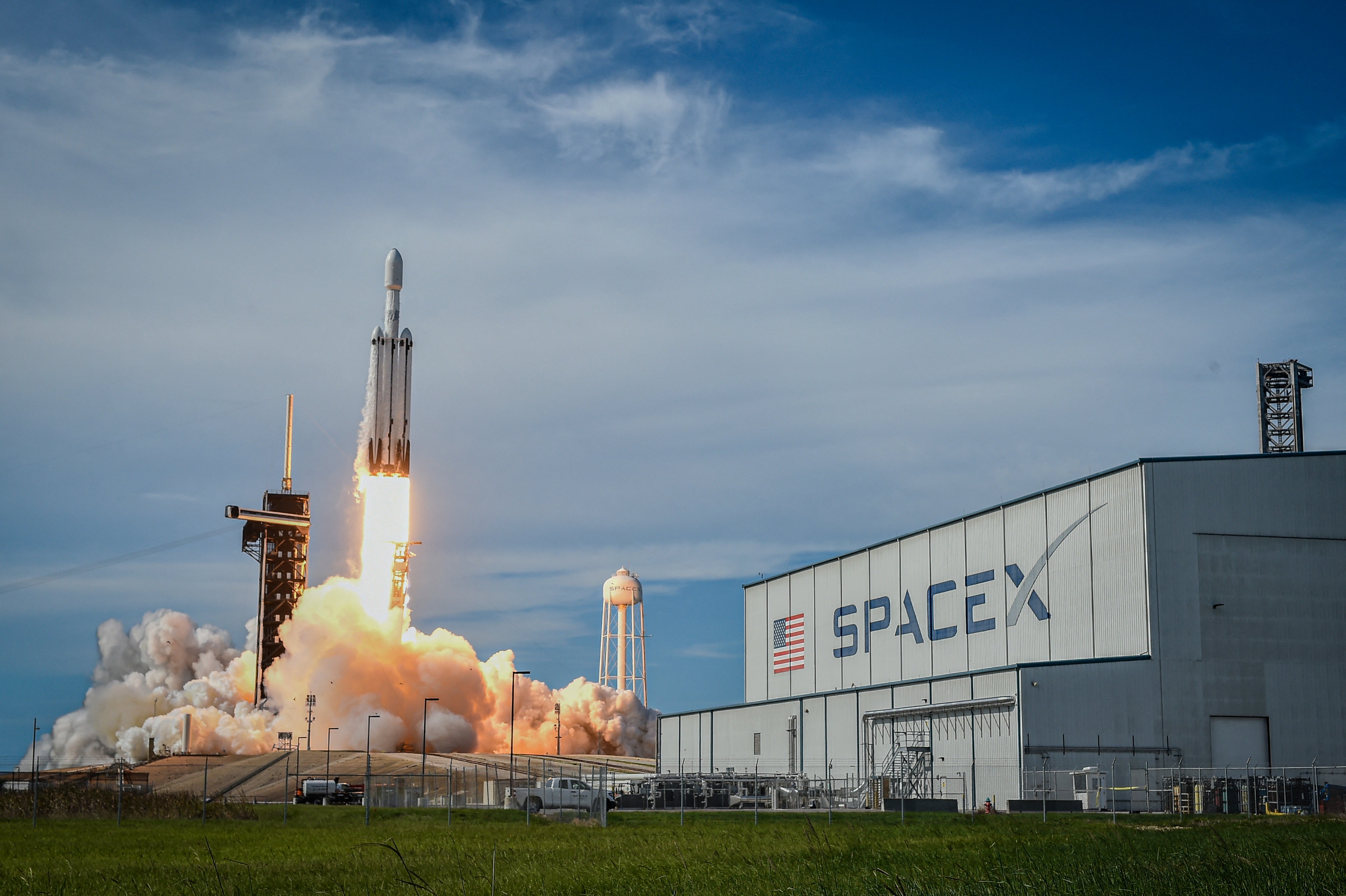 SpaceX, 800 milyar dolarlık rekor değerlemeye uzanıyor