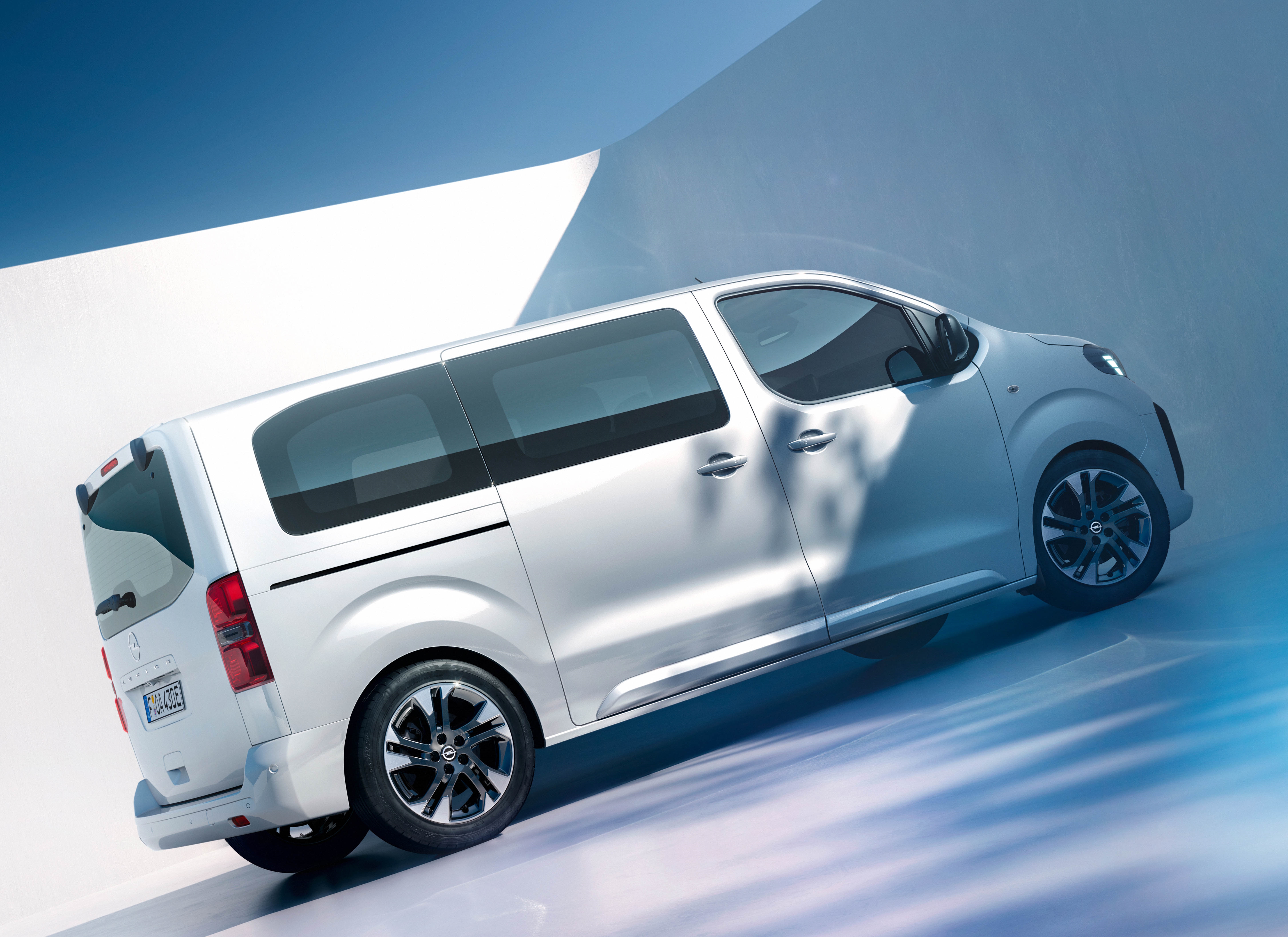 Yerli üretim Opel Zafira ve Vivaro Türkiye'de satışa sunuldu: