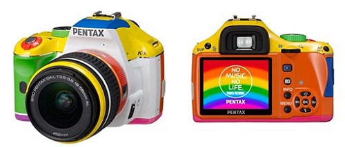 Pentax'tan gökkuşağı temalı fotoğraf makinesi