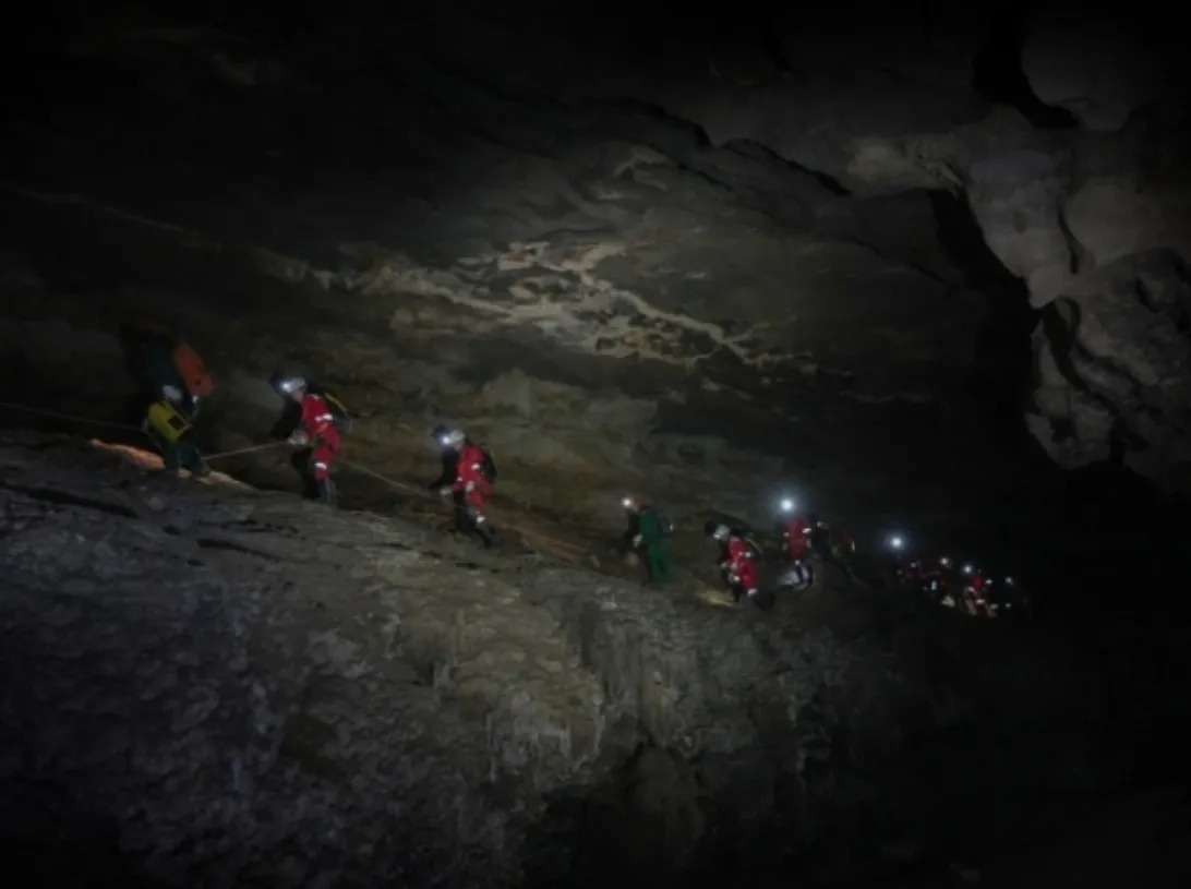 Çinli astronotlar, Ay görevleri için mağarada eğitildi