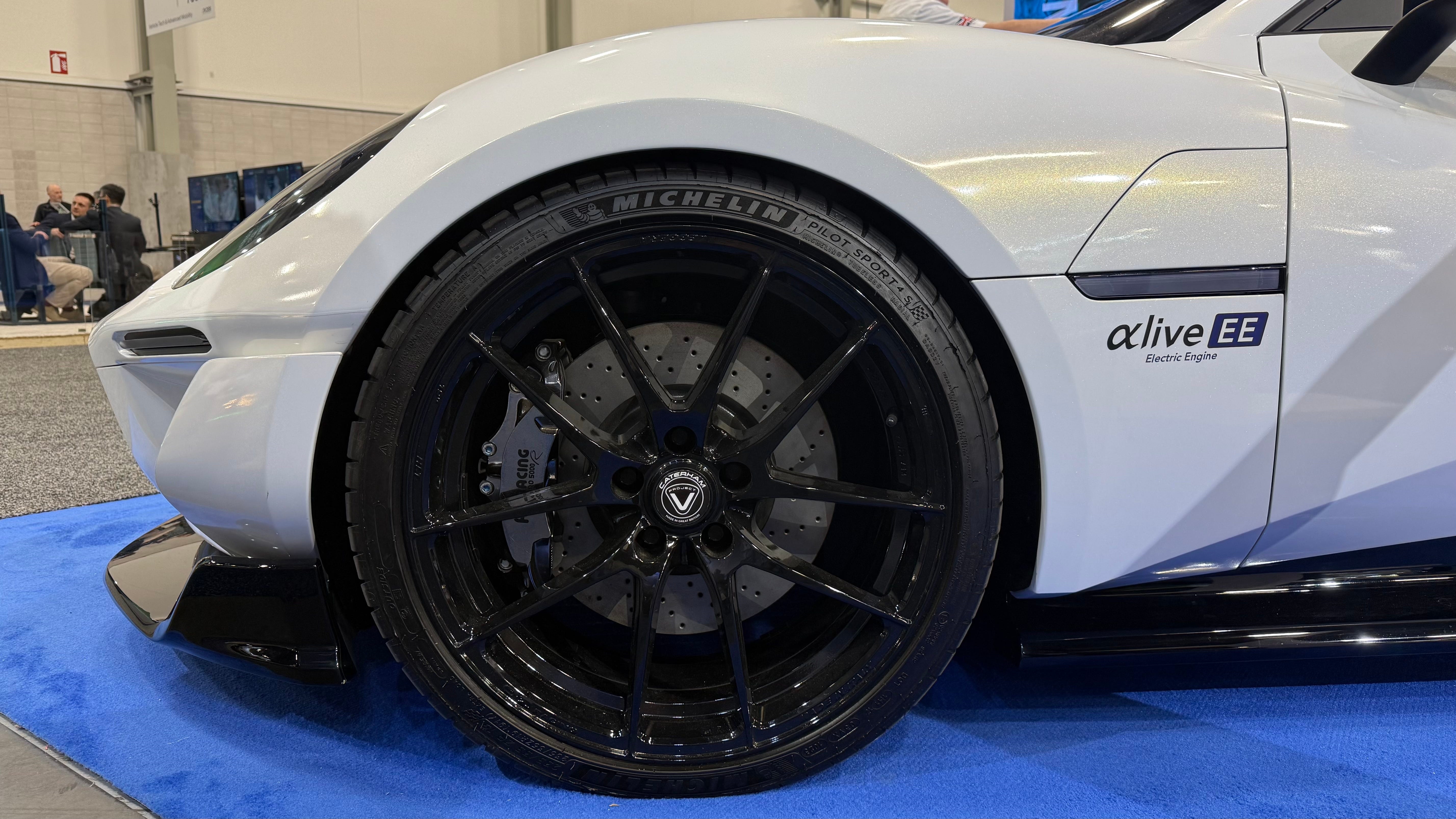 Yamaha motorlu elektrikli spor otomobil sahneye çıktı