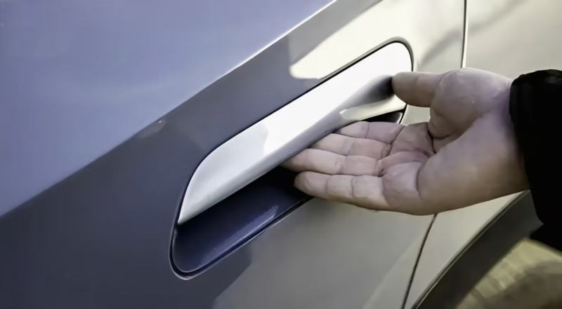 Çin'in araçlarda gizli kapı kolu yasağı 2027'de yürürlüğe girecek