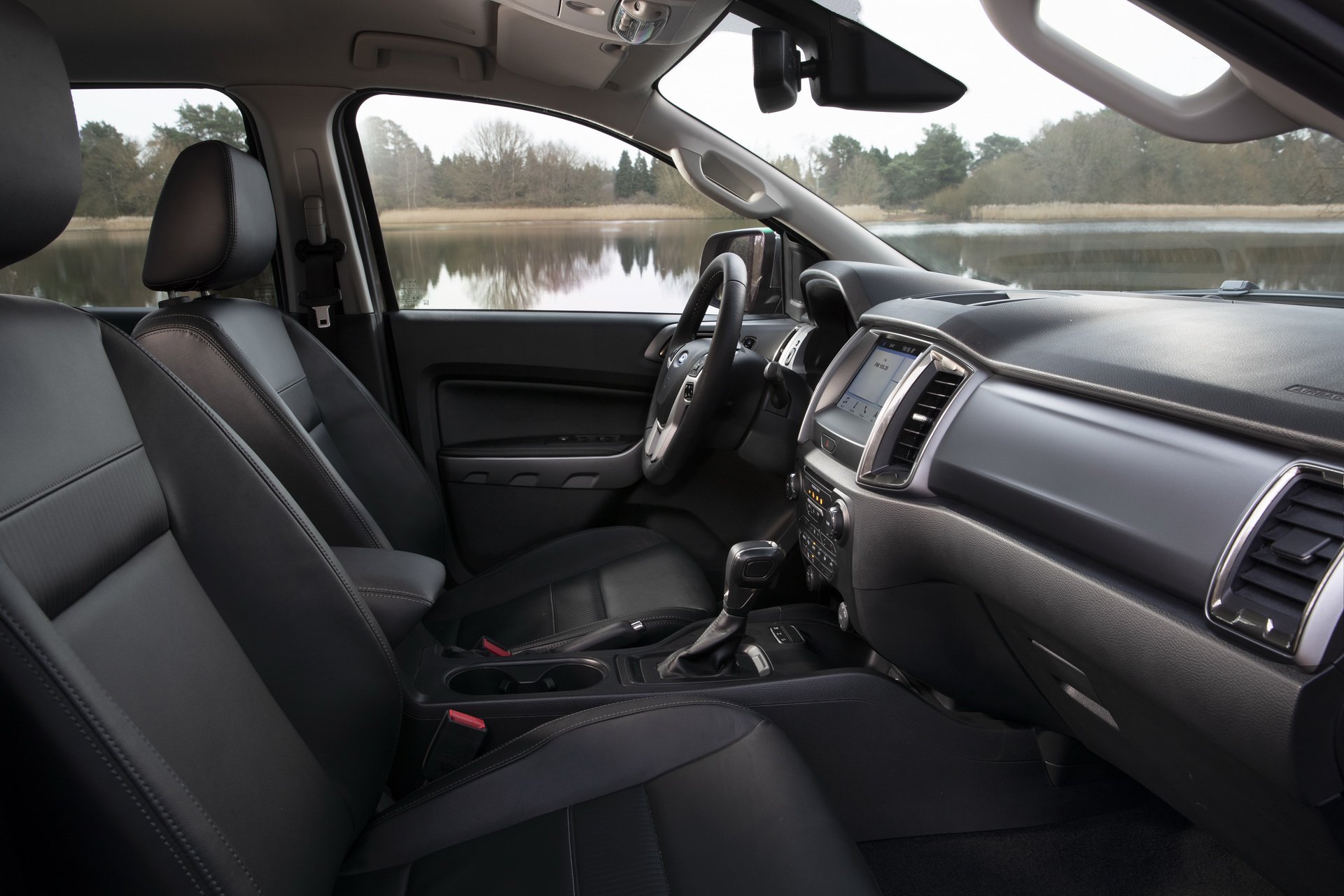 İkinci nesil - Ford Kuga: sahibinin geribildirimi ve yenilik incelemesi 54