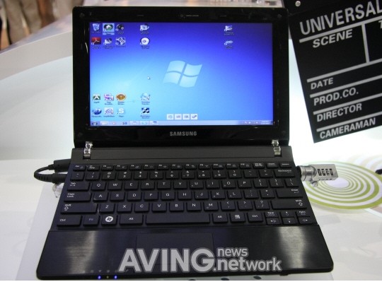 Samsung yeni netbook modeli N230'u gösterdi