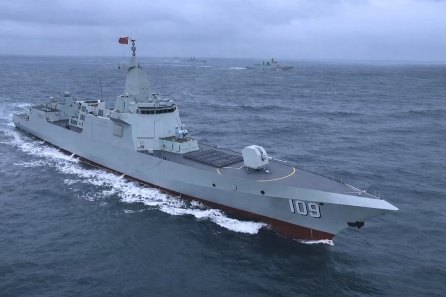 Çin, iki yeni Type 055 destroyeri tatbikatta sergiledi