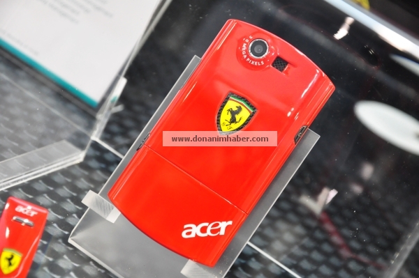 Computex 2010: Acer'ın Ferrari telefonu  Liquid E Ferrari Special Edition göründü