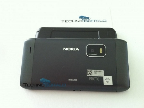 Nokia C0-00 kameralar karşısında; Prototip, iPhone ve HTC EVO ile yanyana görüntülendi