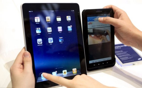 Samsung Galaxy Tab, Apple iPad'e karşı