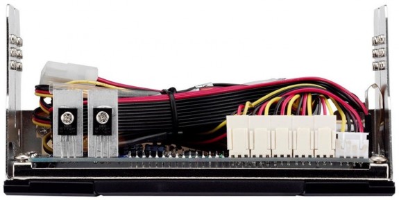 Aerocool'dan dokunmatik ekranlı yeni fan kontrolcüsü