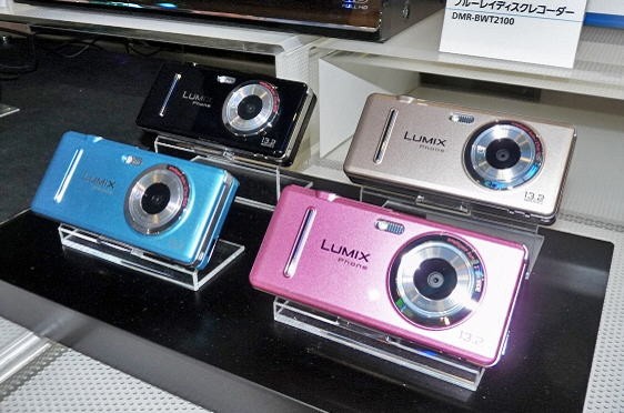 Panasonic'den 13.2MP kameraya sahip telefon: LUMIX Phone