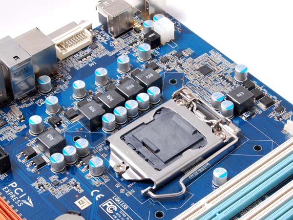 Zotac, Intel'in Sandy Bridge işlemcileri için H67 çipsetli Micro-ATX anakart hazırlıyor