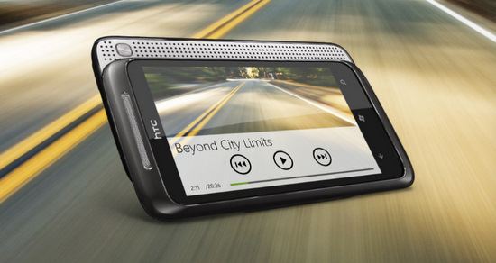 HTC'den Windows Phone 7 işletim sistemi ve hoparlörüyle öne çıkan telefon: Surround