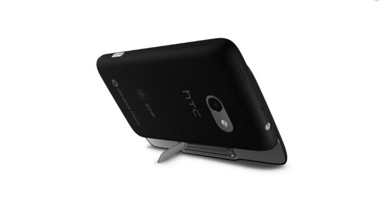 HTC Surround; WP7 ve hoparlör bir arada