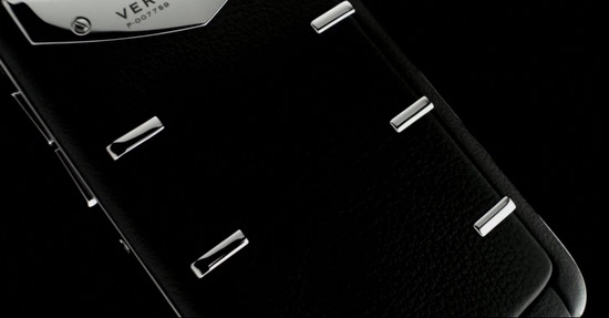 Vertu'nun ilk akıllı telefonu Constellation Quest Londra'da düzenlenen partide tanıtıldı