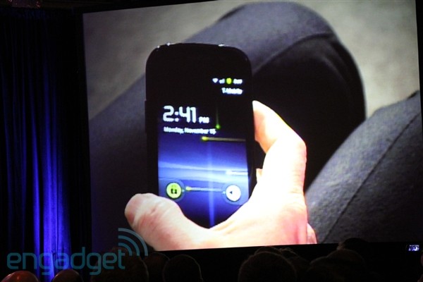 Google'ın tepe yöneticisi Eric Schmidt'in elindeki telefon Nexus S mi ?