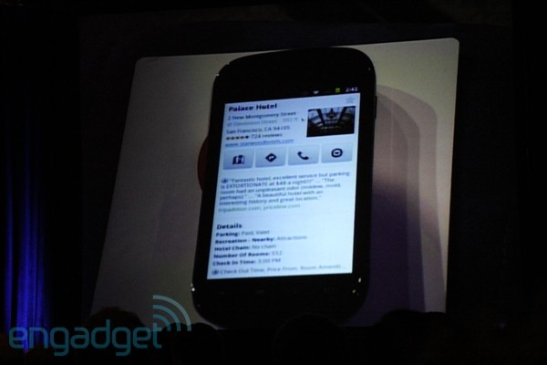 Google'ın tepe yöneticisi Eric Schmidt'in elindeki telefon Nexus S mi ?