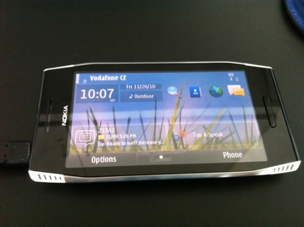 Nokia'nın Symbian^3 tabanlı yeni telefonu X7-00 görüntülendi