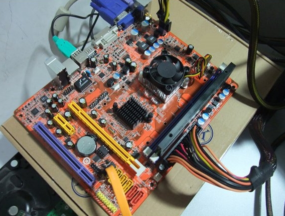 Soyo, AMD Fusion işlemcili Micro-ATX anakartını gösterdi