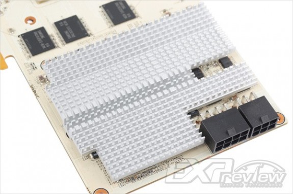 Galaxy beyaz renkli baskılı devre kullanan GeForce GTX 460 modelini hazırladı