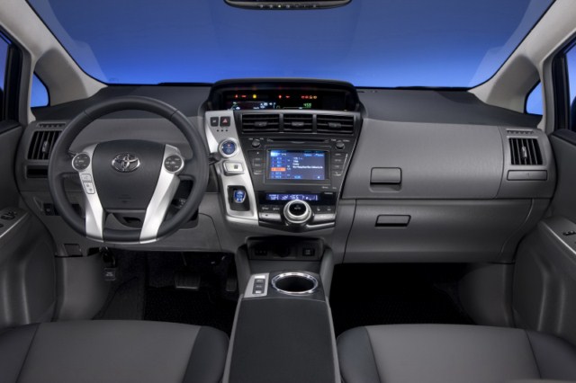 Yeni Prius V, Detroit Motor Show'da ortaya çıktı