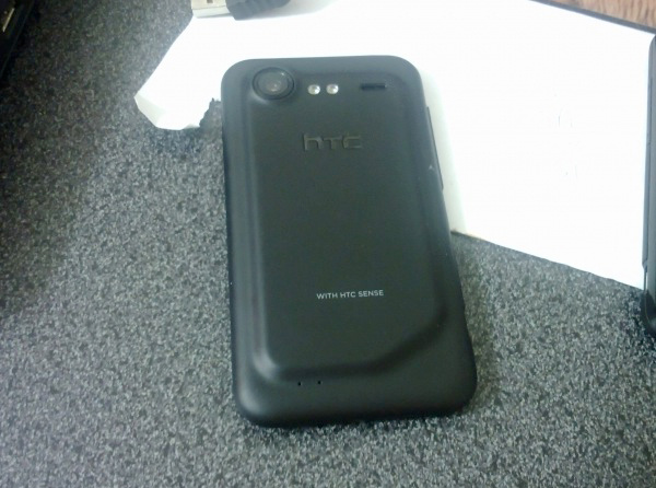 HTC'nin tuşsuz yeni bir akıllı telefonu görüntülendi