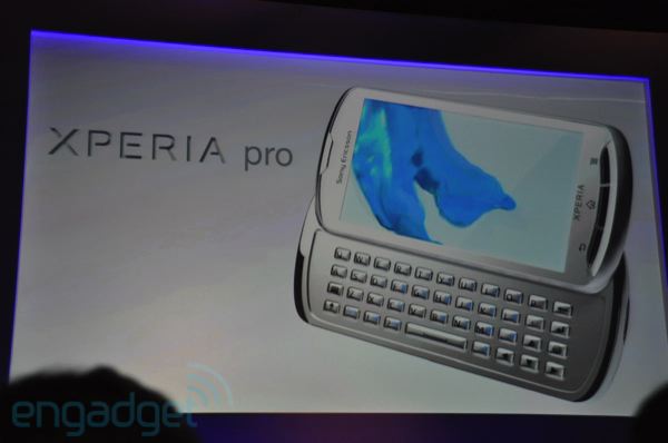 İşte Sony Ericsson Xperia Pro: QWERTY klavyeli ve Android 2.3'lü yeni Xperia